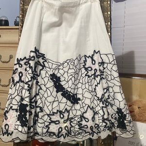 White and black silk club petite size 4  for 100% cotton lining 100% cotton